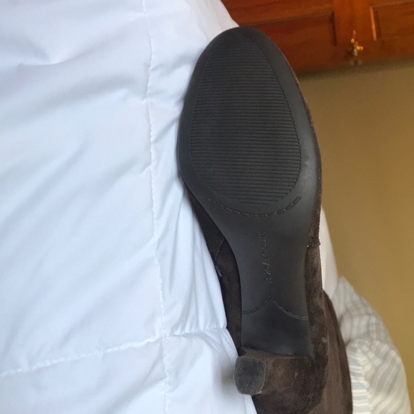 Lightly used brown suede boots - Picture 4 of 6